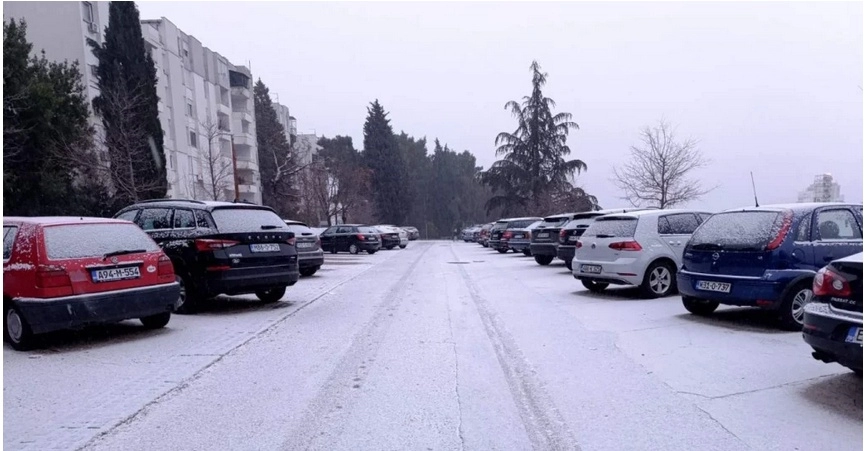 Snijeg jutros zabijelio Mostar